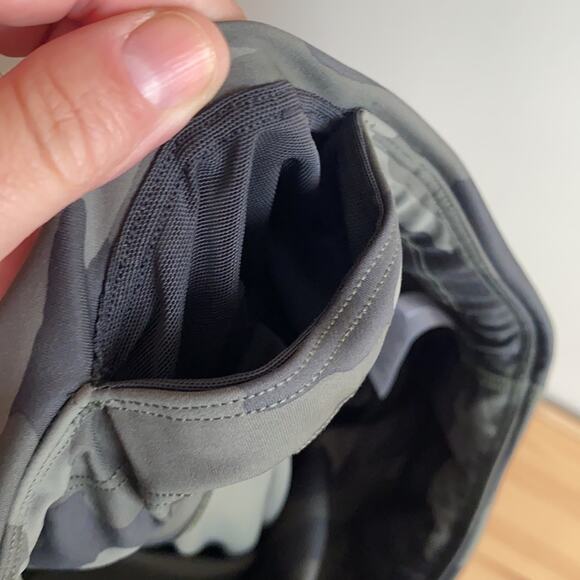 Athleta Ultimate Stash Pocket Camo 7/8 Tight S - Picture 7 of 13